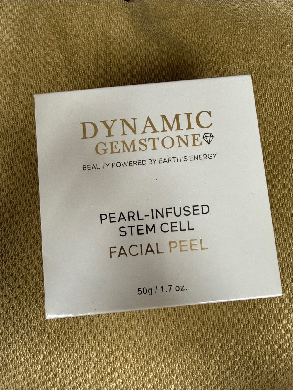 Dynamic Gemstone Pearl-Infused Stem Cell Facial Peel — White